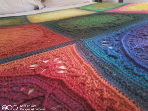 Coperta realizzata con lana e seta 